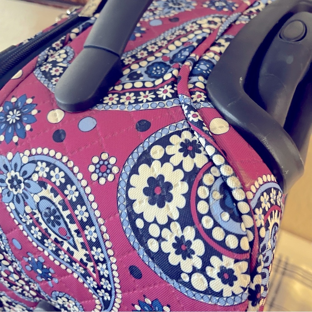Vera Bradley spinner carry on - Picture 5 of 16